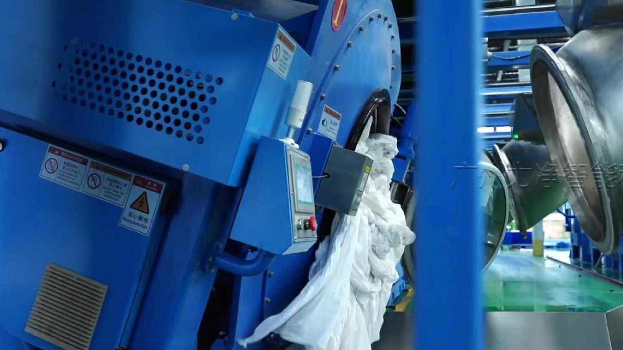 大型洗衣房工业洗涤装备洗涤布草视频